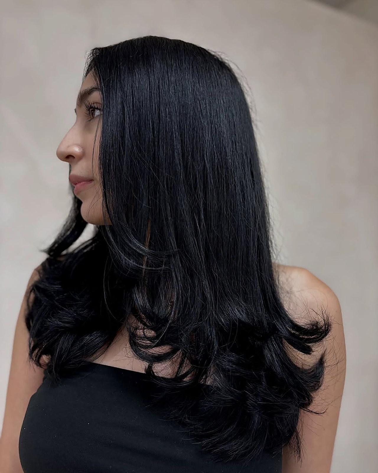 Rich black gloss — Seamless long layers, fade-resistant color